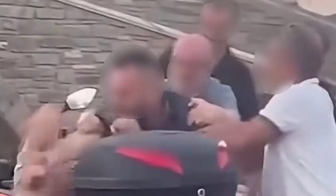 Δικογραφία για επικίνδυνη σωματική βλάβη ασκήθηκε σε βάρος του οδηγού transfer που ξυλοκόπησε τον ηλικιωμένο στην Πάρο