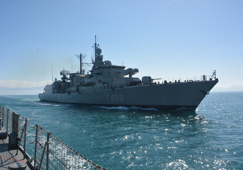 Ανοιχτά για το κοινό τρία πολεμικά πλοία στον Πειραιά – Ο κυβερνήτης της φρεγάτας «Έλλη» για την αποστολή στην Κύπρο