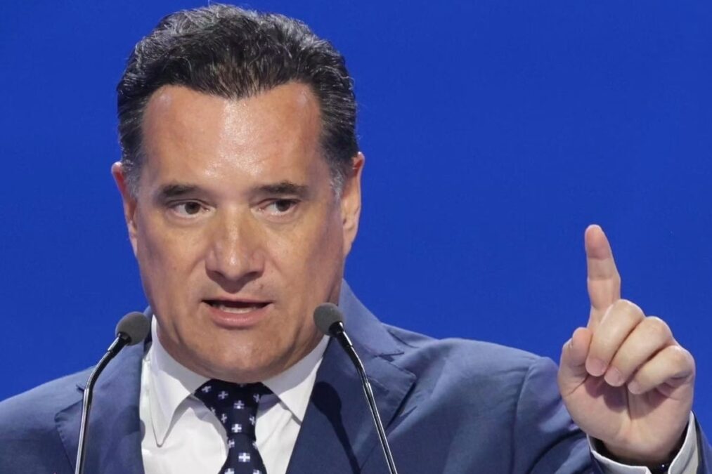 Ά. Γεωργιάδης κατά Α. Τσίπρα για το σύνθημα της ΔΑΠ και τις «άναρθρες κραυγές»: Τσάμπα τα λεφτά για το rebranding