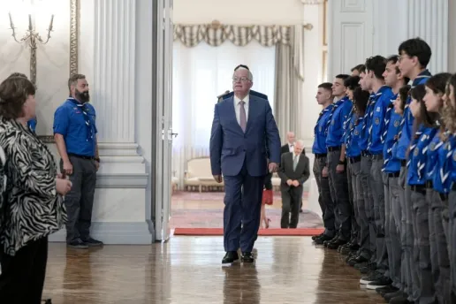 Τασούλας σε προσκόπους: “Όσα βουνά κι αν ανεβείτε, απ’ τις κορφές τους θα αγναντεύετε άλλες κορφές” – Οι κορυφαίοι στόχοι και η γοητεία της προσωπικής ευθύνης